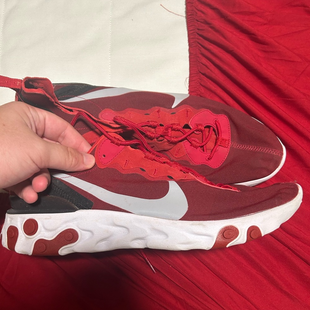 Nike red react